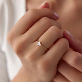 14 Ayar Altın Üçgen Tektaş Yüzük