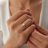 14 Ayar Altın Oval Tektaş Yüzük