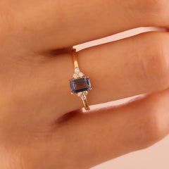 14 Ayar Altın Mavi Taşlı Baget Yüzük