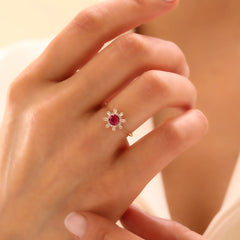 14 Ayar Altın Zirkon Taşlı Çiçek Yüzük