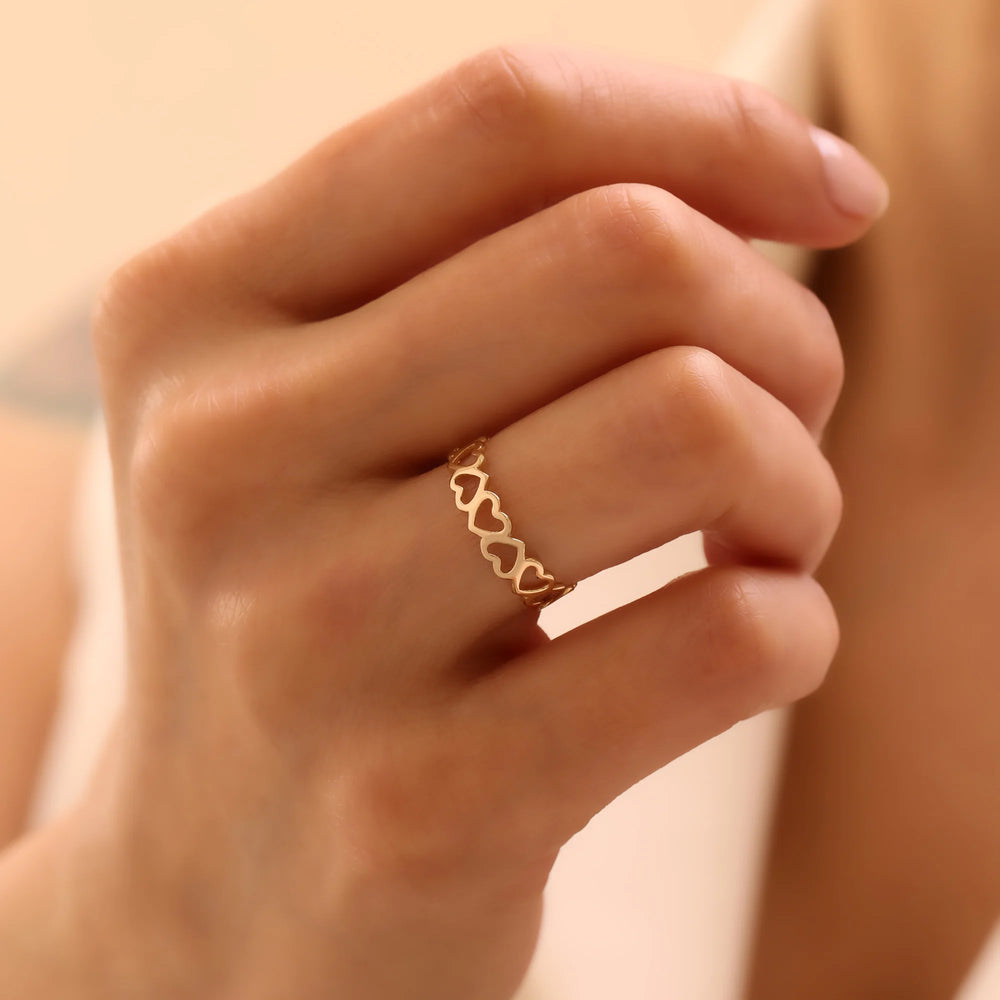 14 Ayar Altın Sıralı Kalp Yüzük