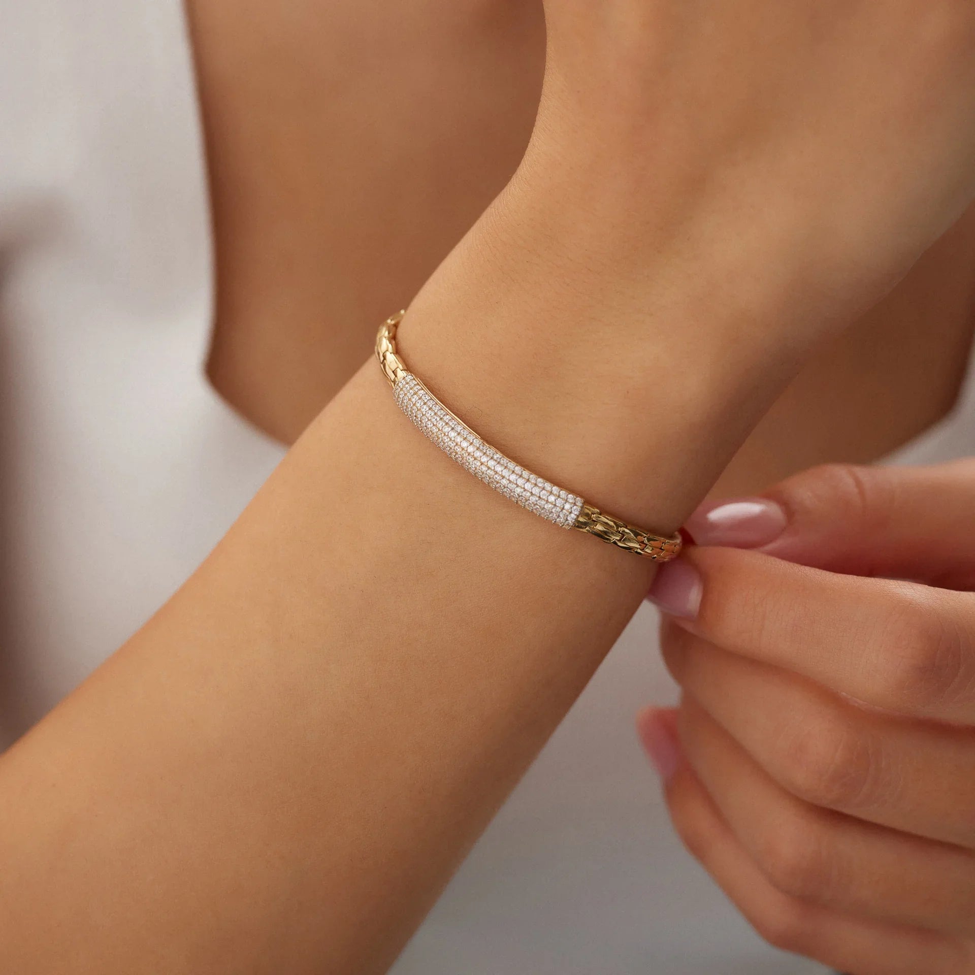 14 Ayar Altın Taşlı Kordon Bileklik