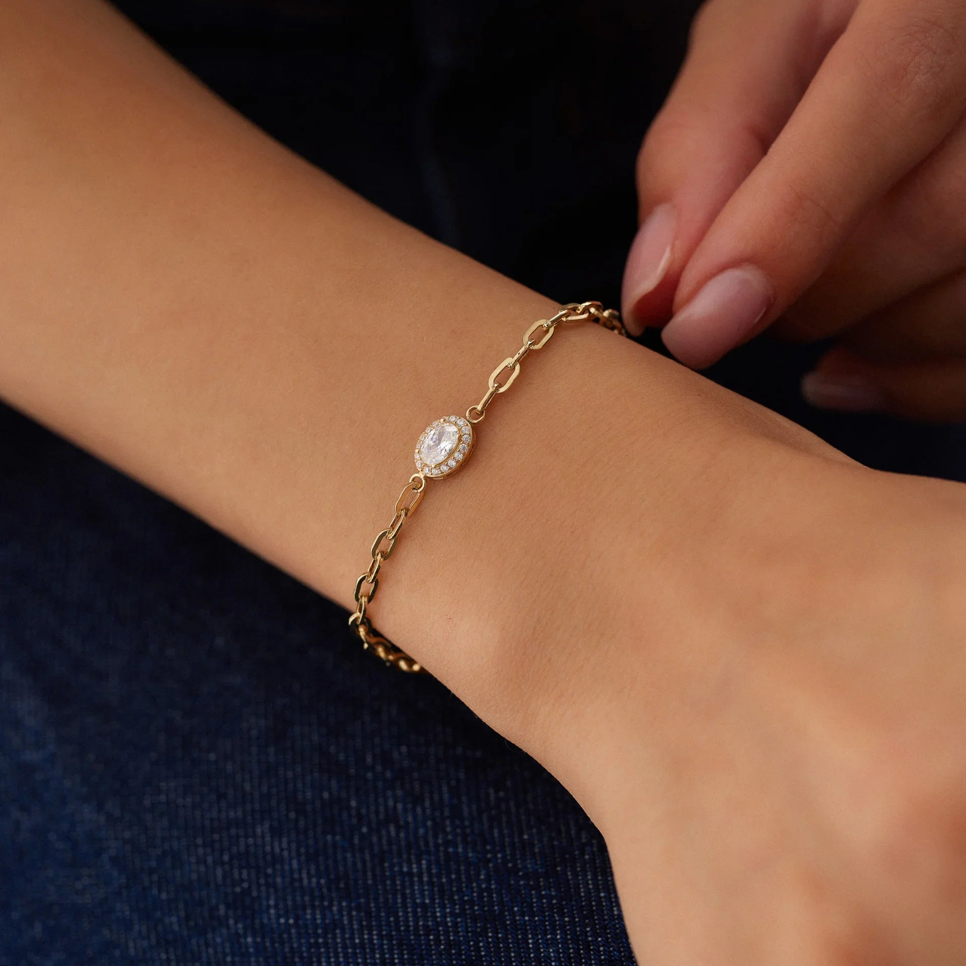 14 Ayar Altın Oval Baget Taşlı Ataç Bileklik