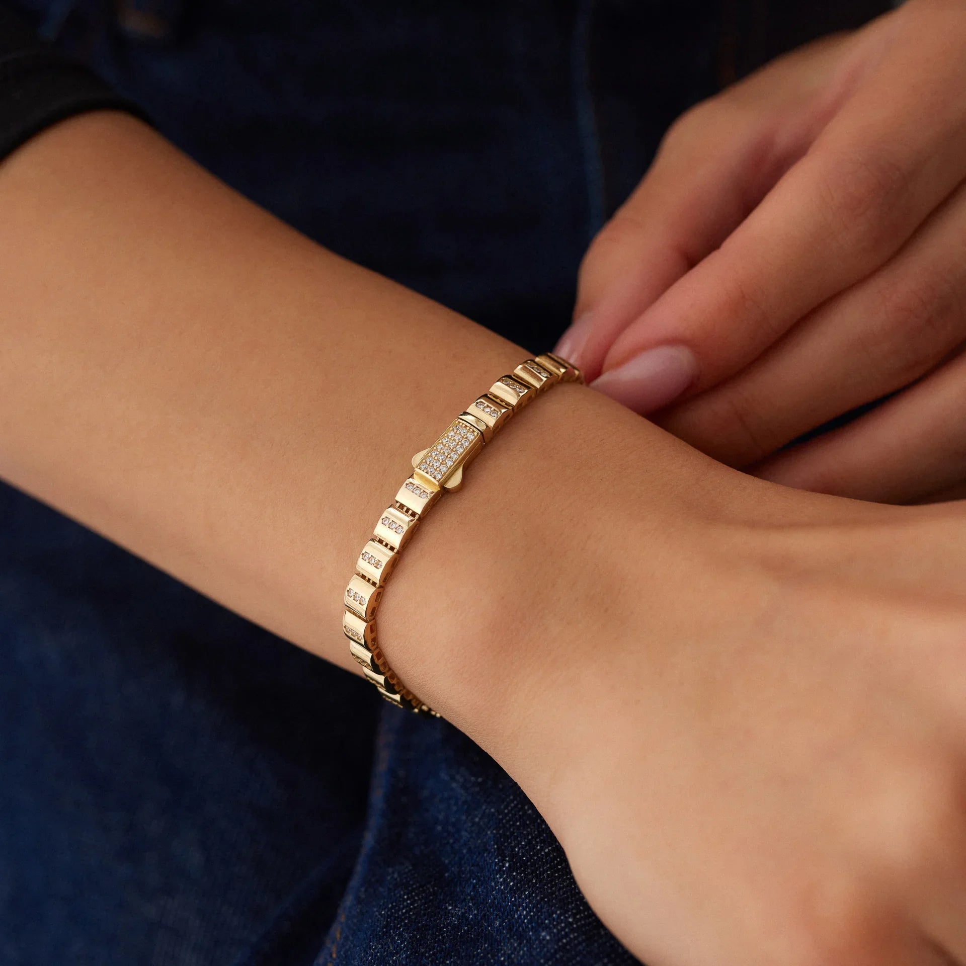 14 Ayar Altın Taşlı Modern Bileklik