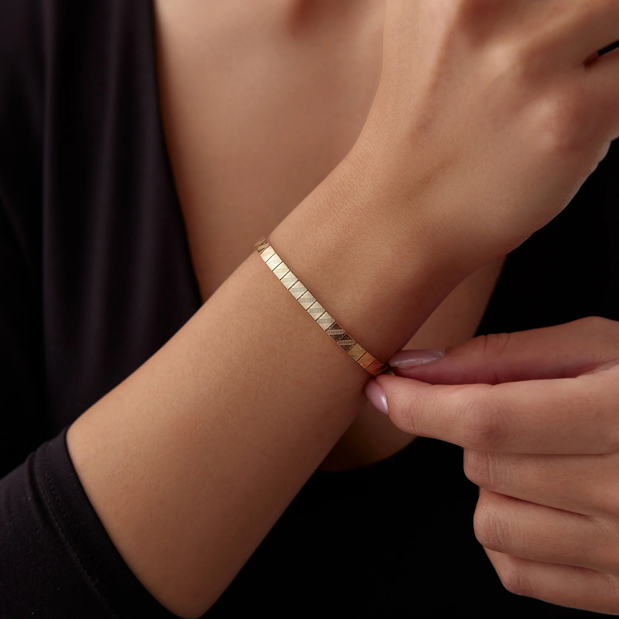 Desenli-Kare-Bileklik