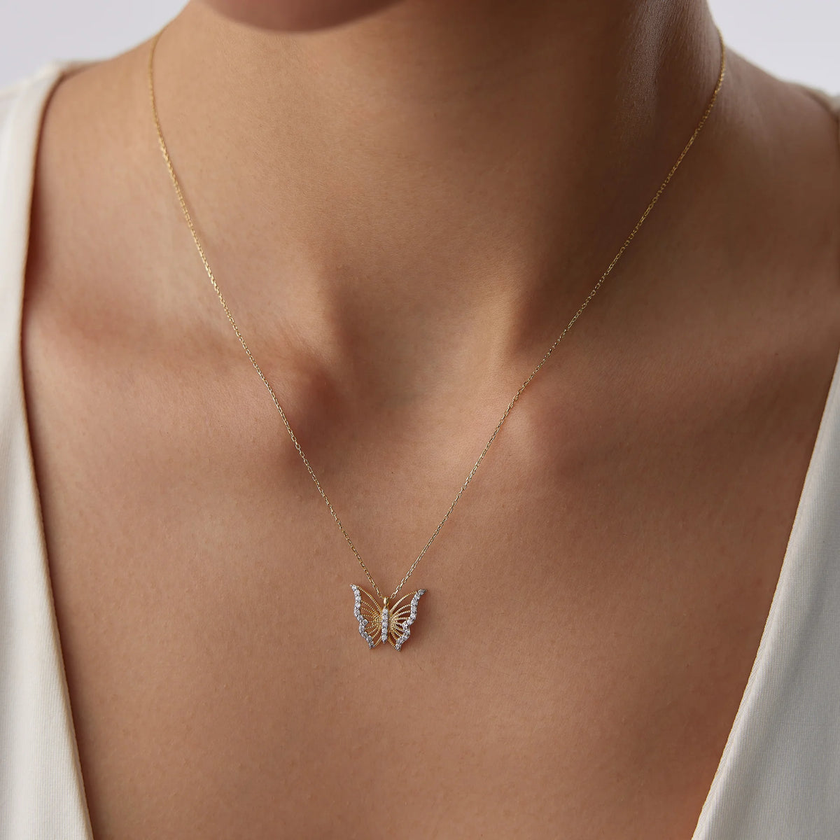 14 Ayar Altın Taşlı Kelebek Kolye