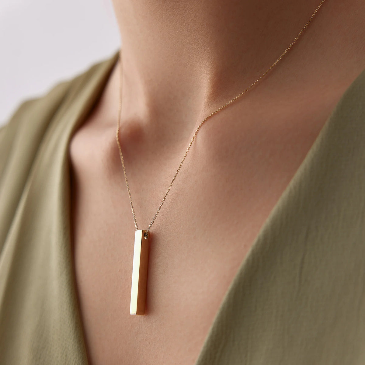 14 Ayar Altın Çubuk Plaka Kolye