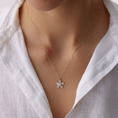 14 Ayar Altın Taşlı Çiçek Kolye