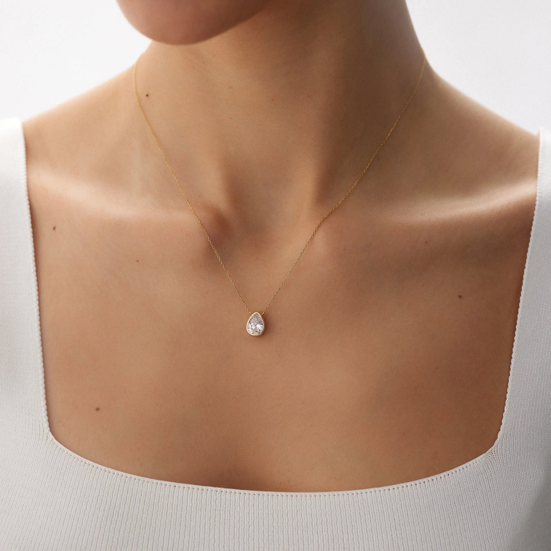 14 Ayar Altın Taşlı Damla Kolye