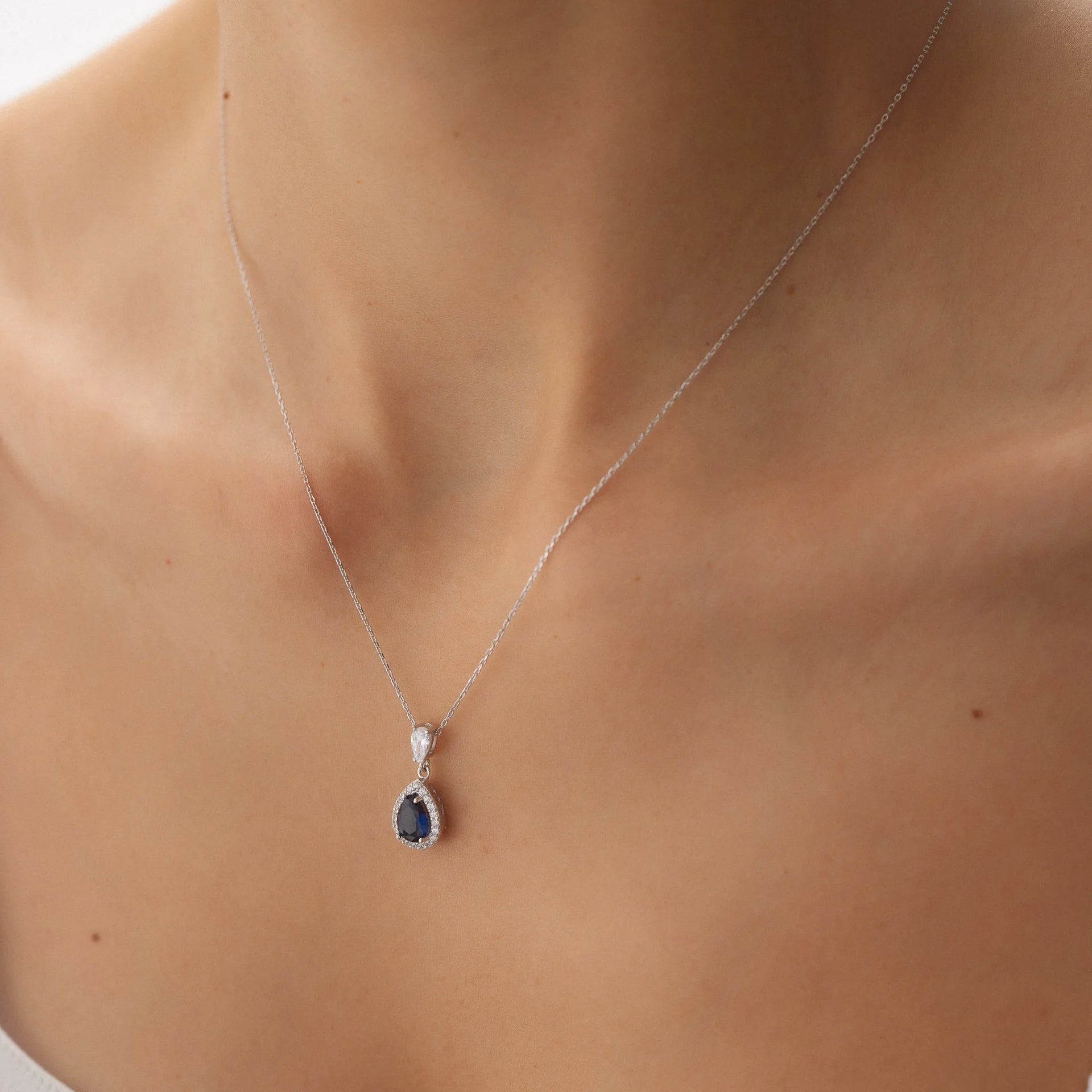 14 Ayar Altın Damla Safir Kolye