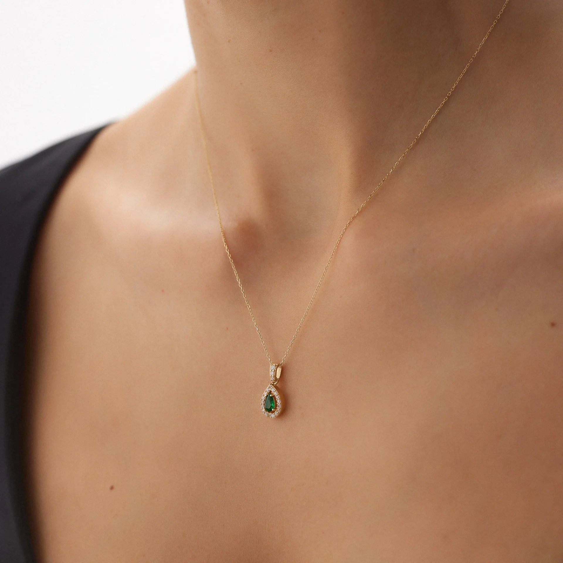 14 Ayar Altın Yeşil Taşlı Damla Kolye