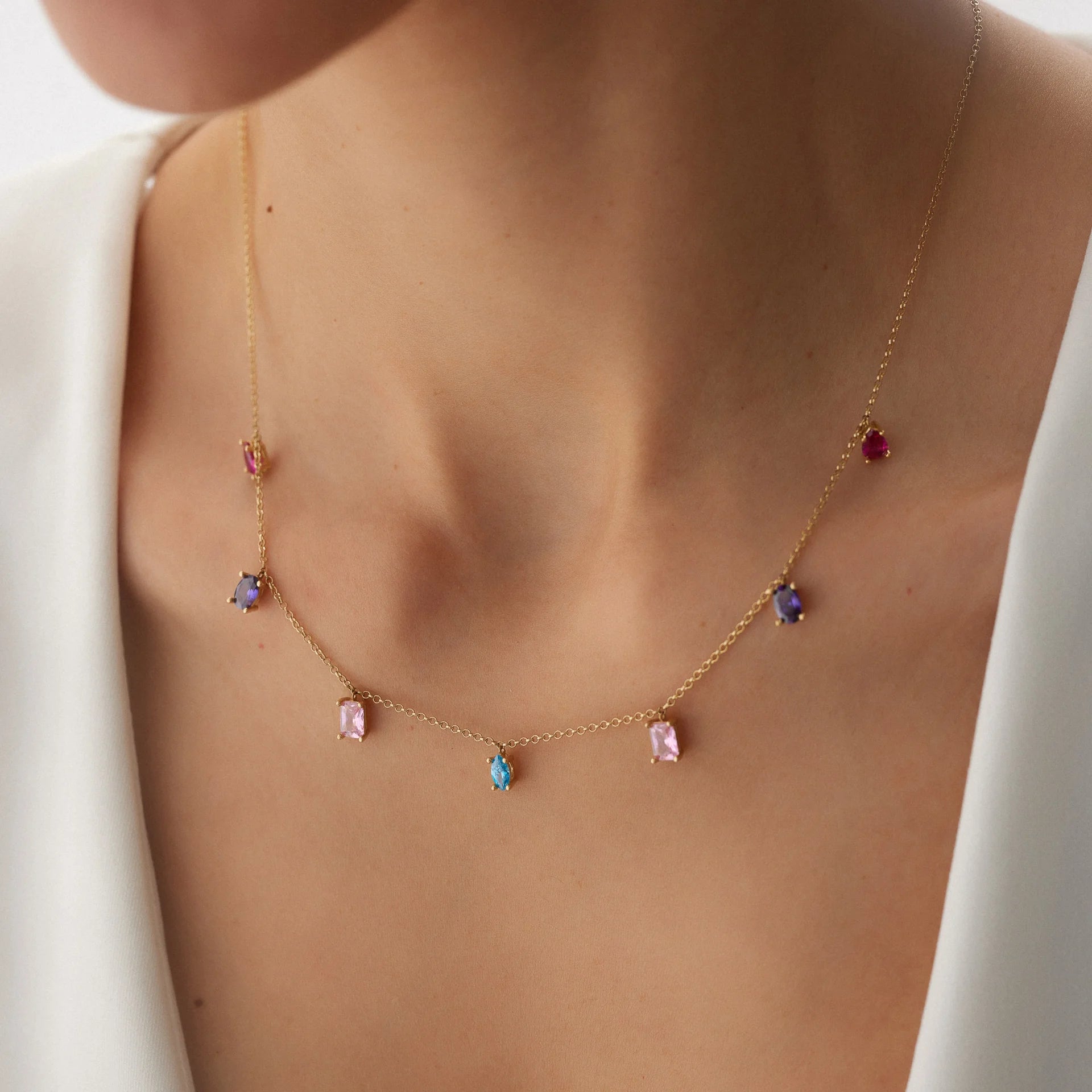 14 Ayar Altın Sıralı Renkli Taşlı Kolye