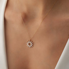 14 Ayar Altın Baget Taşlı Güneş Kolye