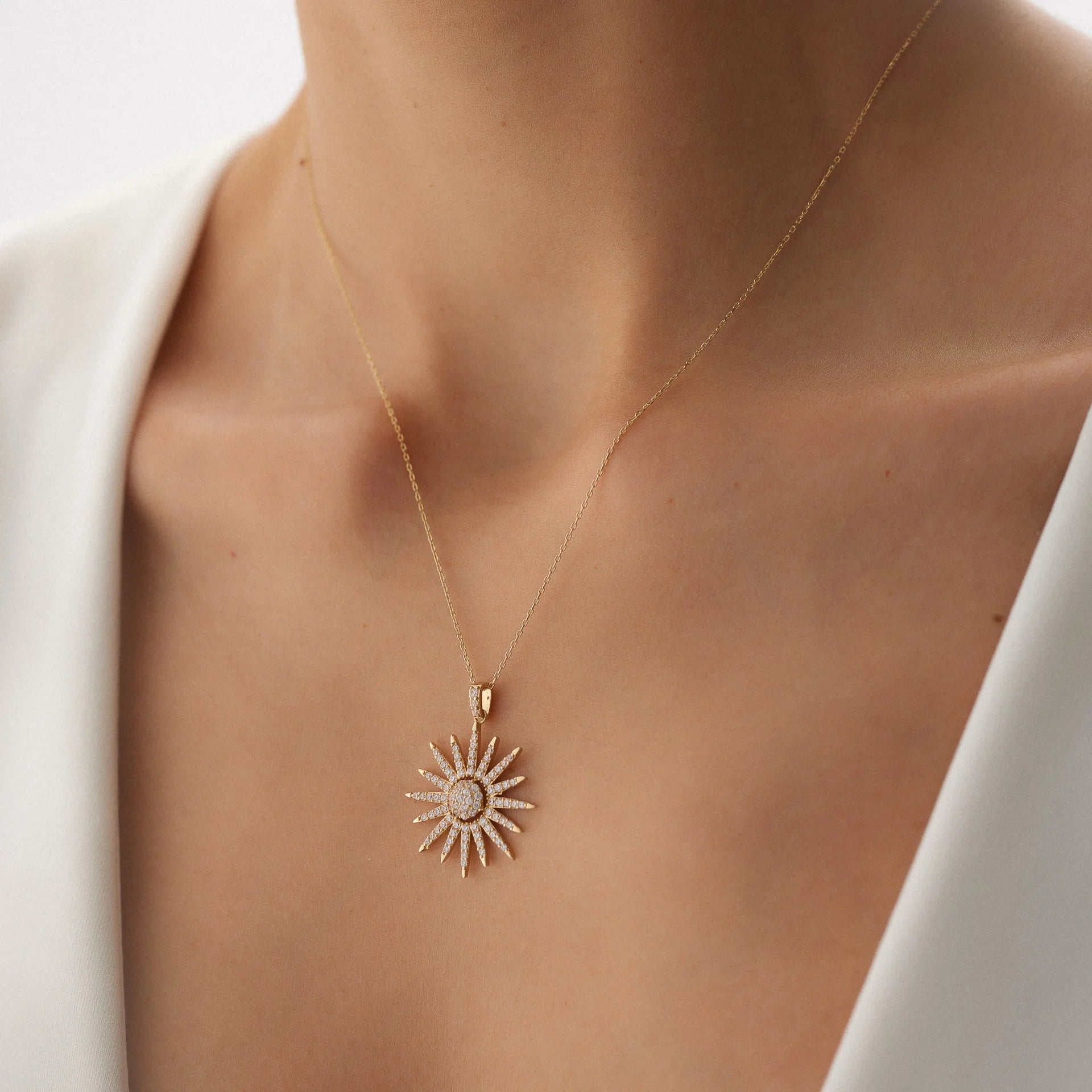 14 Ayar Altın Güneş Kolye