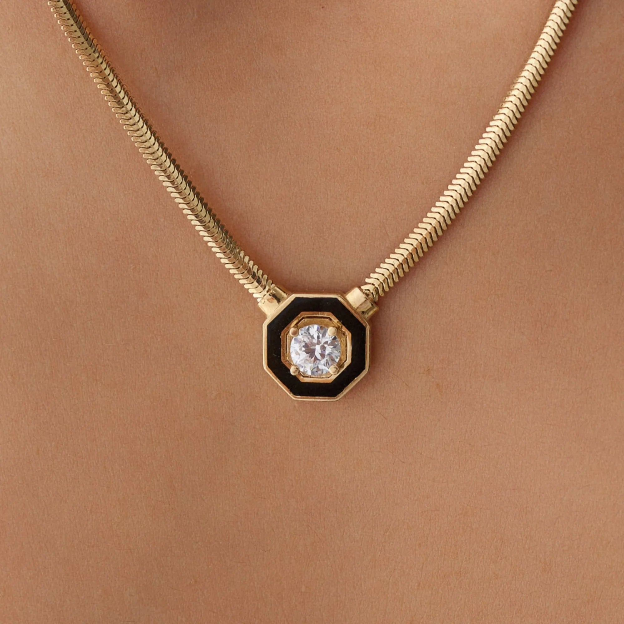 siyah-mineli-tektas-kolye