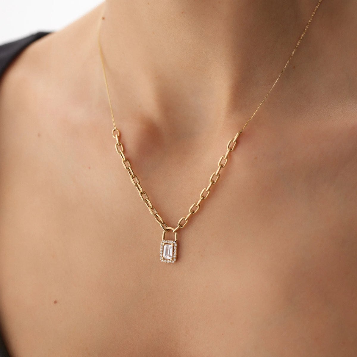 14 Ayar Altın Tasarım Baget Kolye