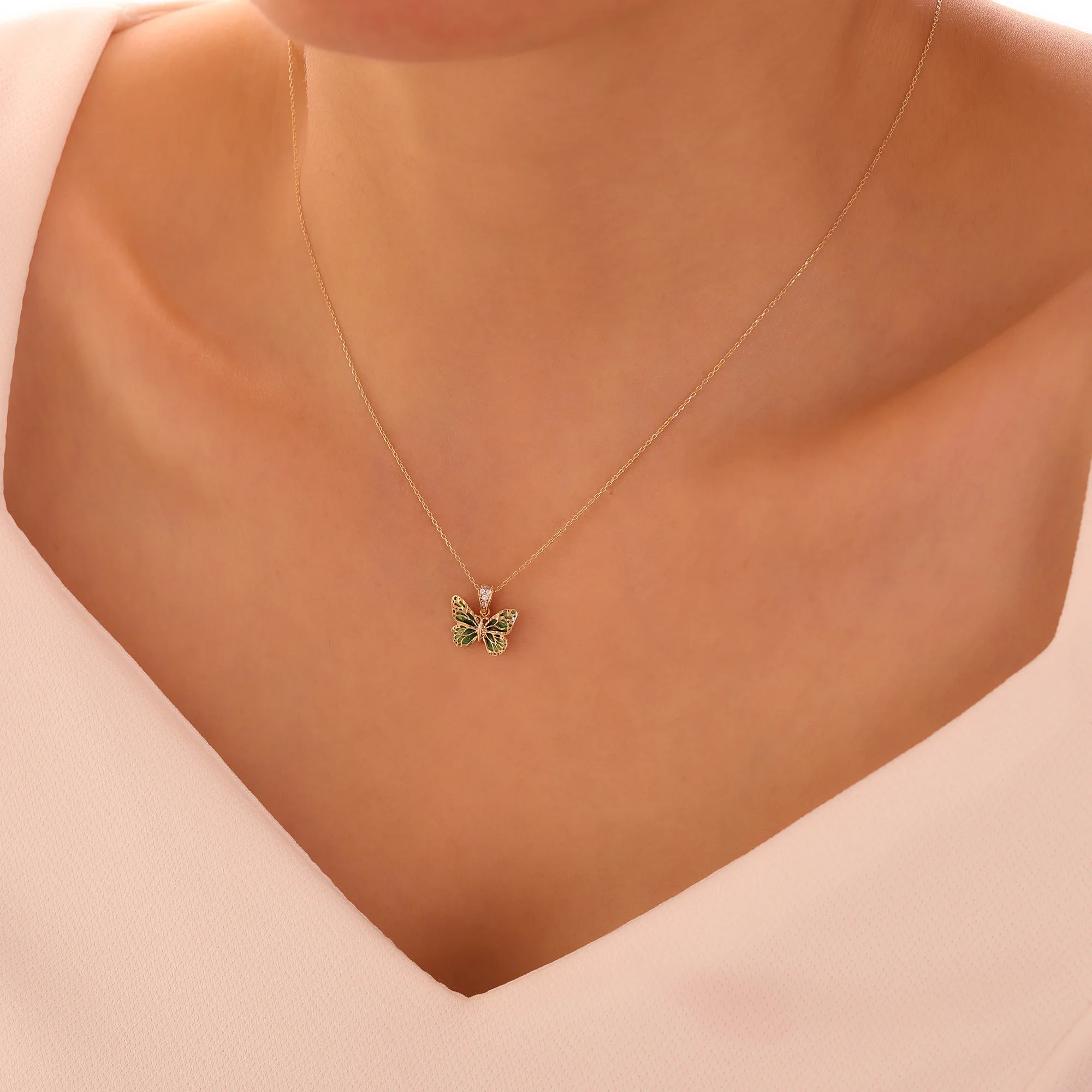 14 Ayar Altın Yeşil Kelebek Kolye