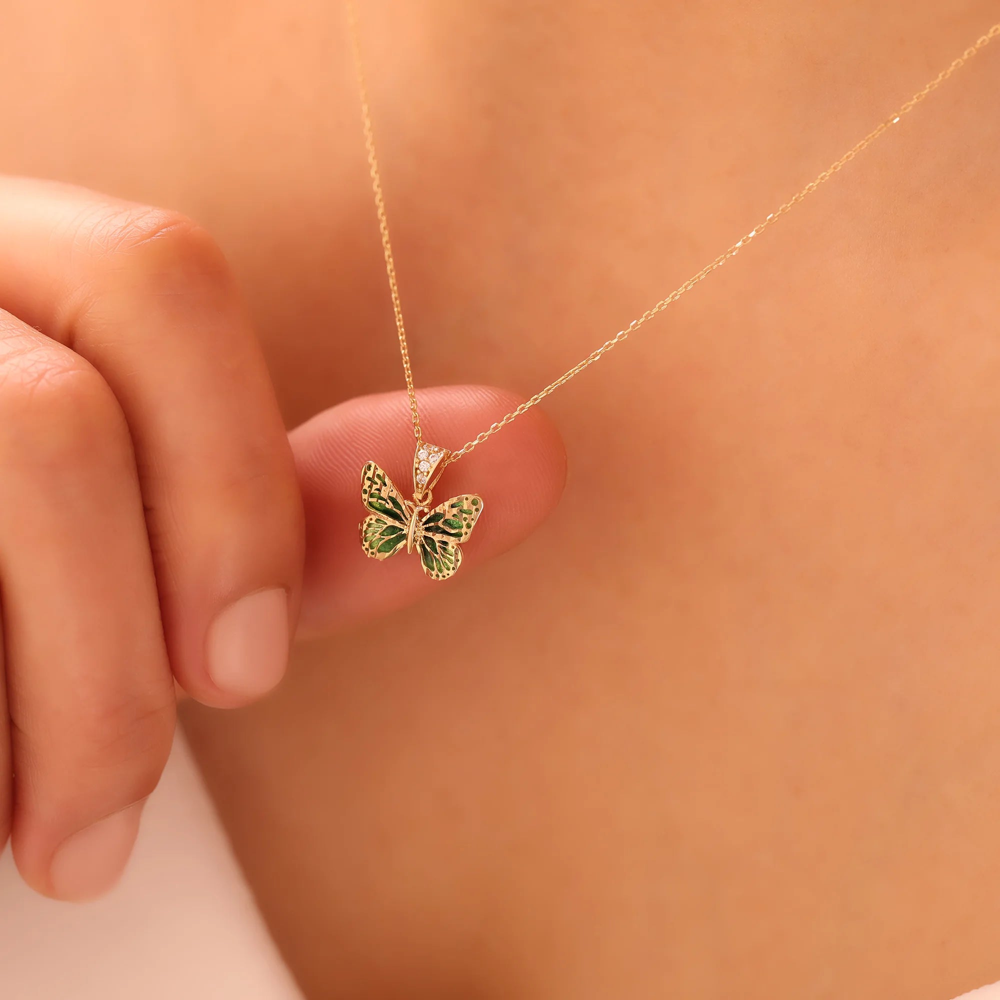 14 Ayar Altın Yeşil Kelebek Kolye