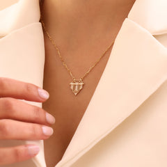 14 Ayar Altın Üçgen Figürlü Kolye