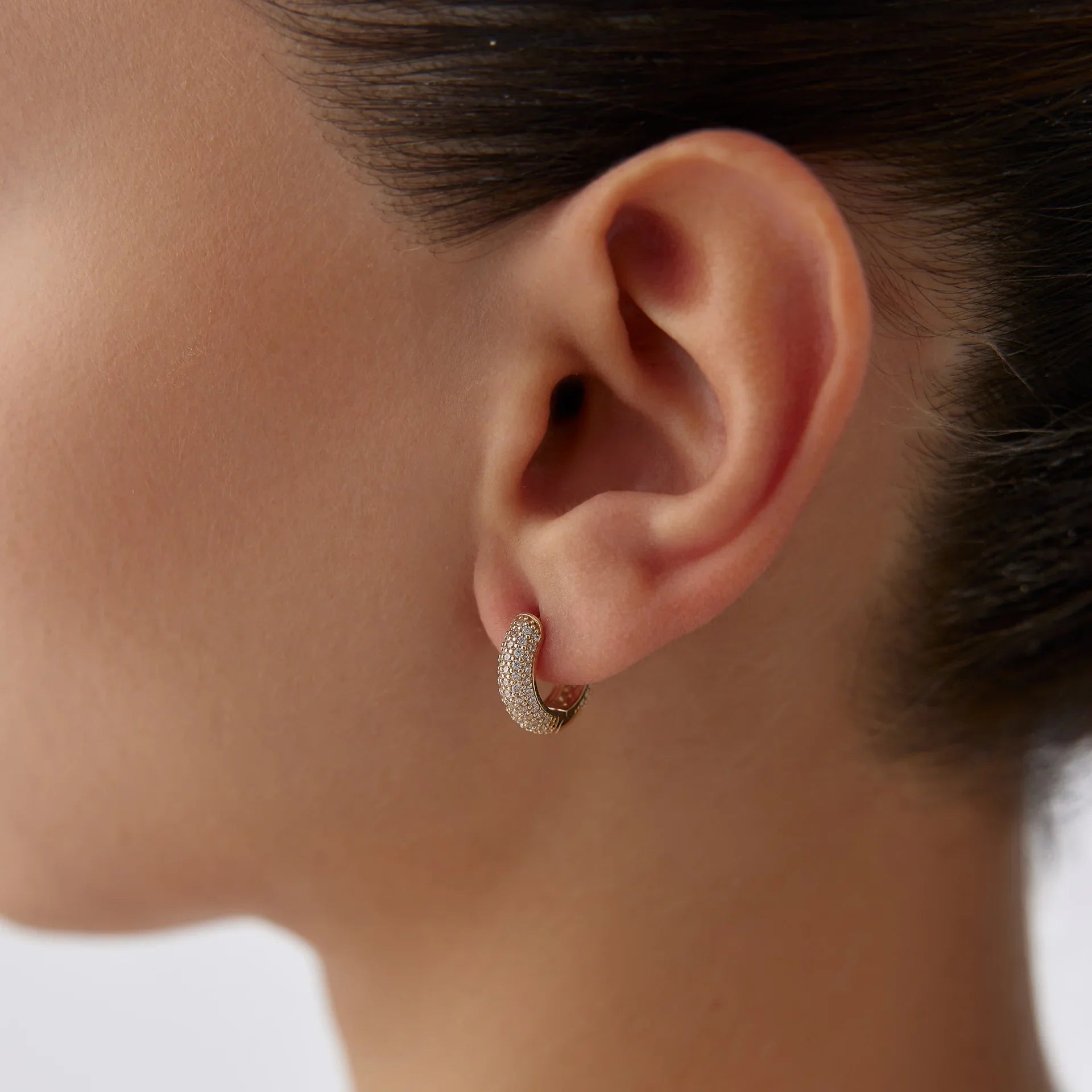 14 Ayar Altın Taşlı Kalın Halka Küpe