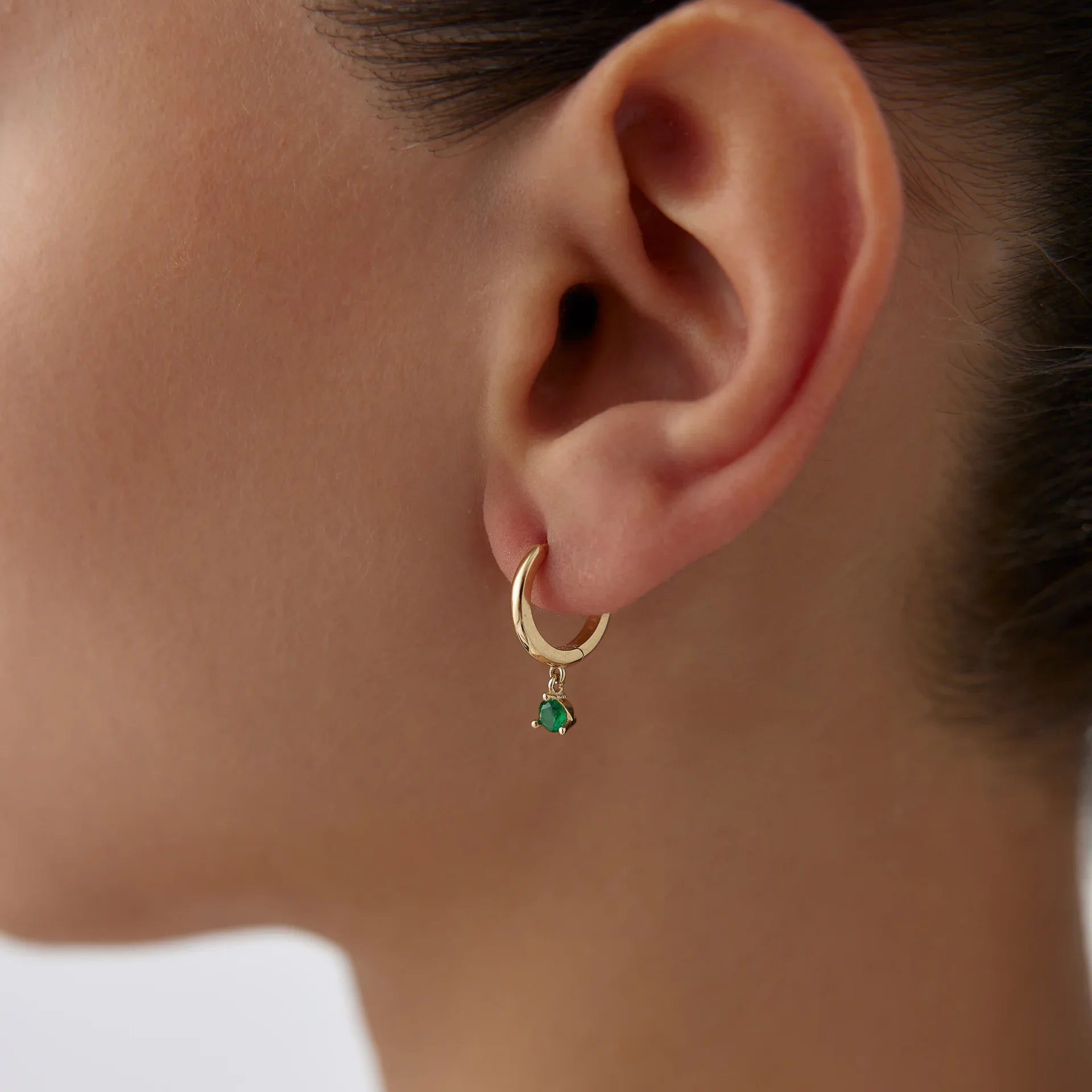 14 Ayar Altın Zümrüt Tektaş Sallantılı Halka Küpe