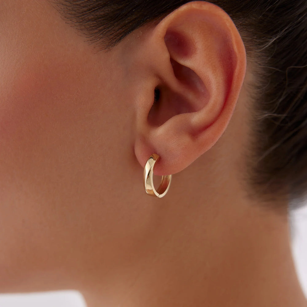 14 Ayar Altın Kavisli Halka Küpe