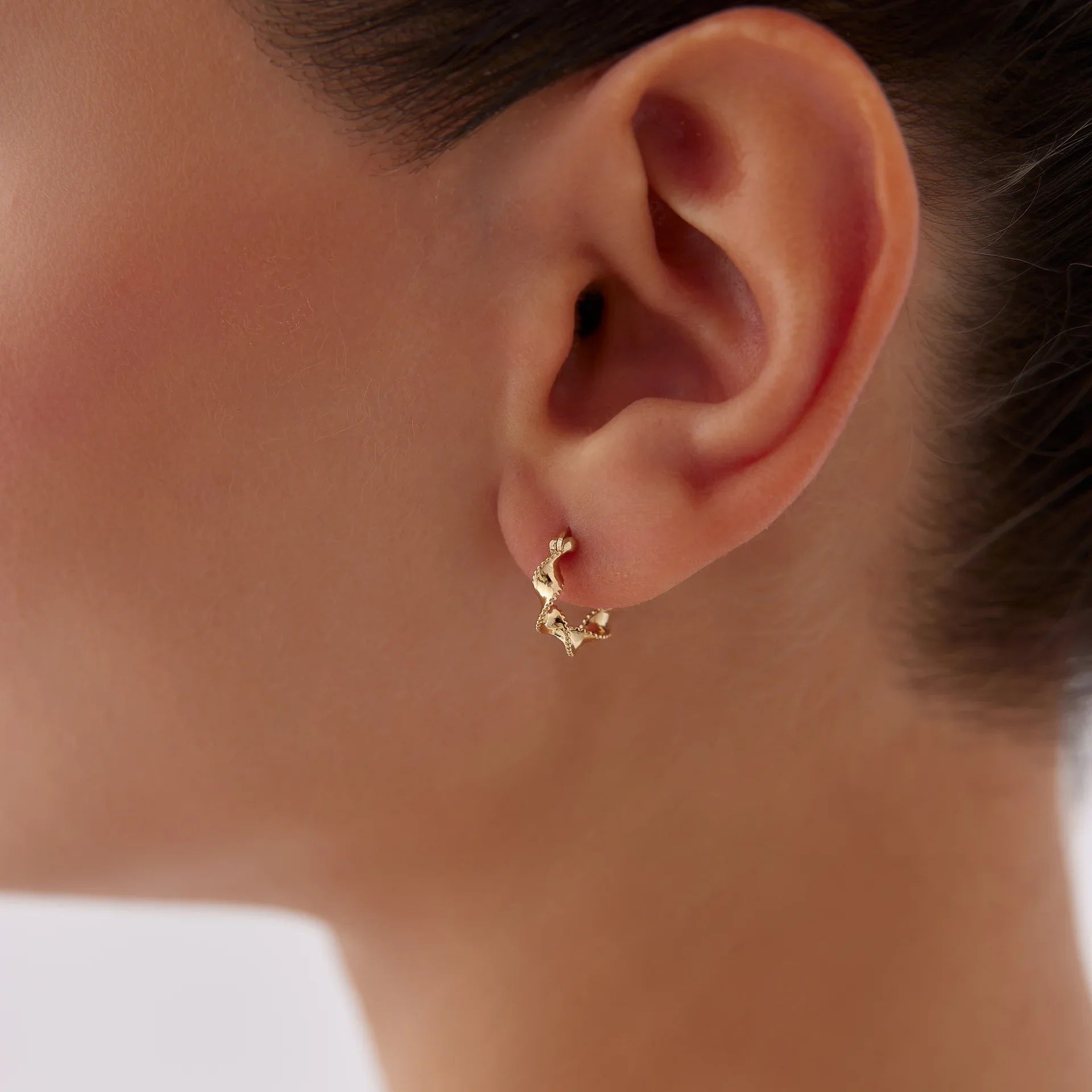 14 Ayar Altın Sarmal Halka Küpe