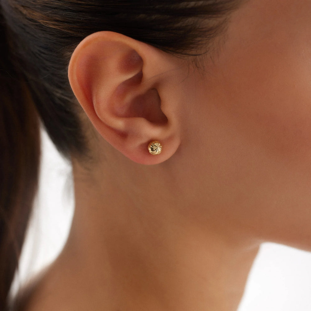 14 Ayar Altın Desenli Top Küpe