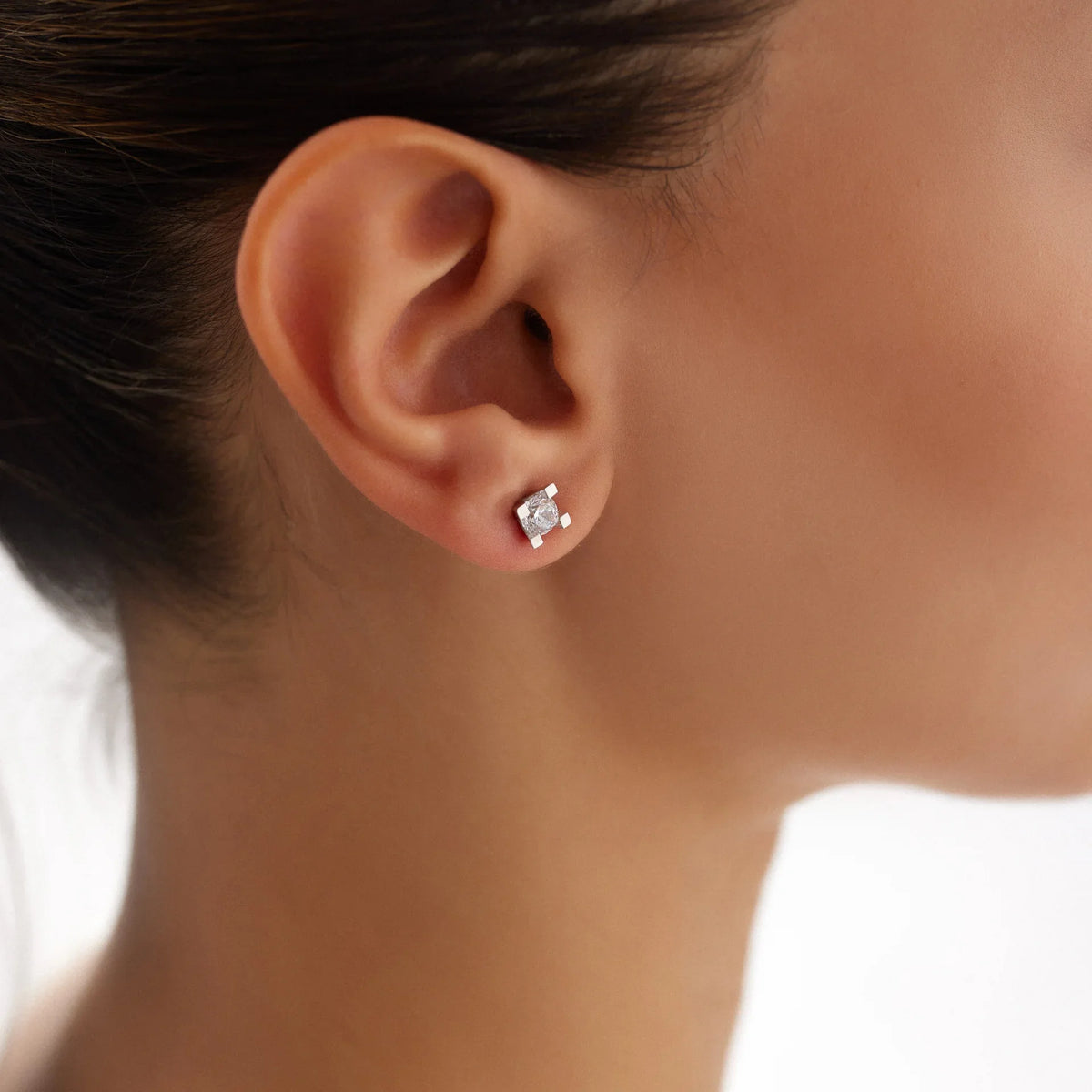 14 Ayar Altın Dört Tırnaklı Tektaş Küpe