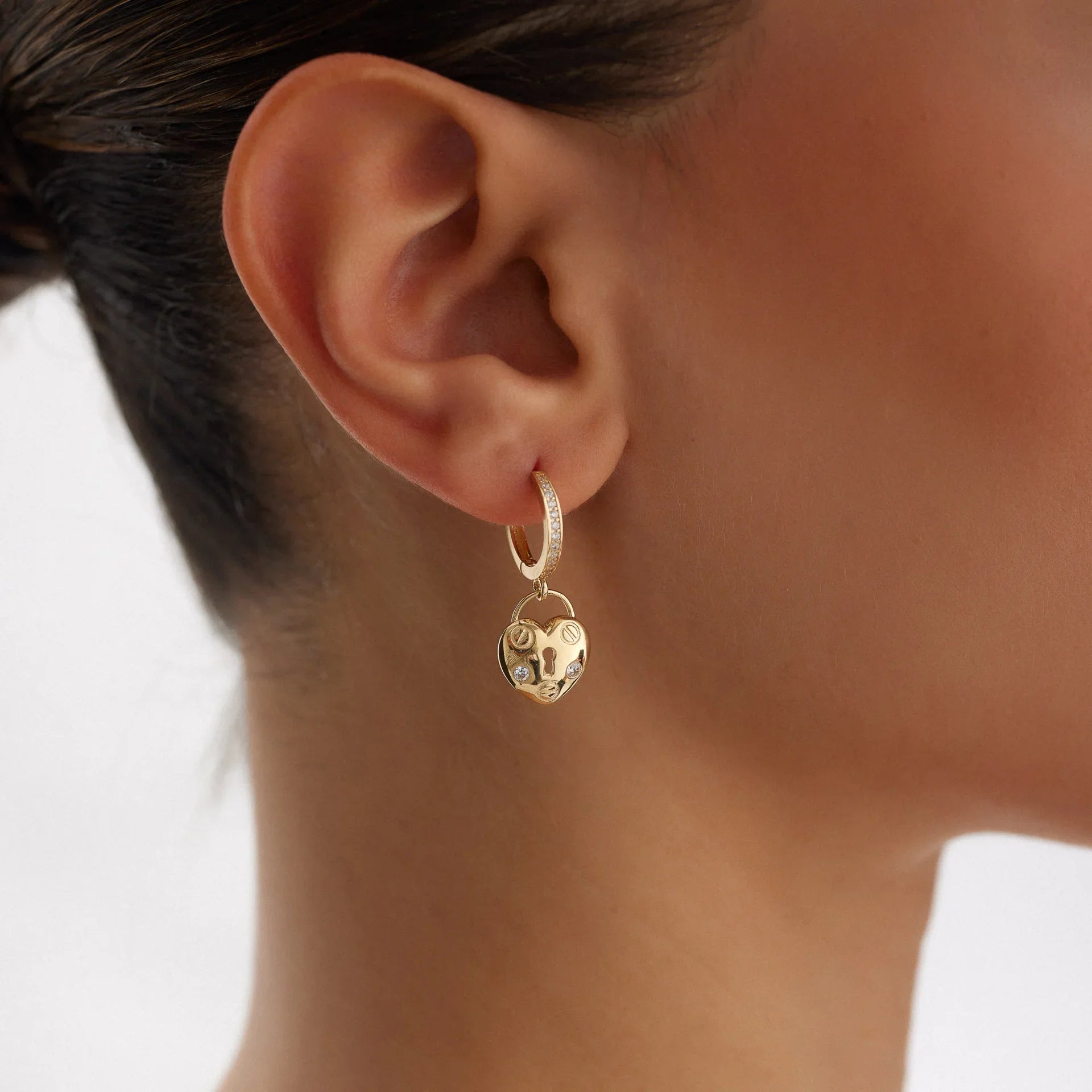 14 Ayar Altın Kalp Sallantılı Halka Küpe