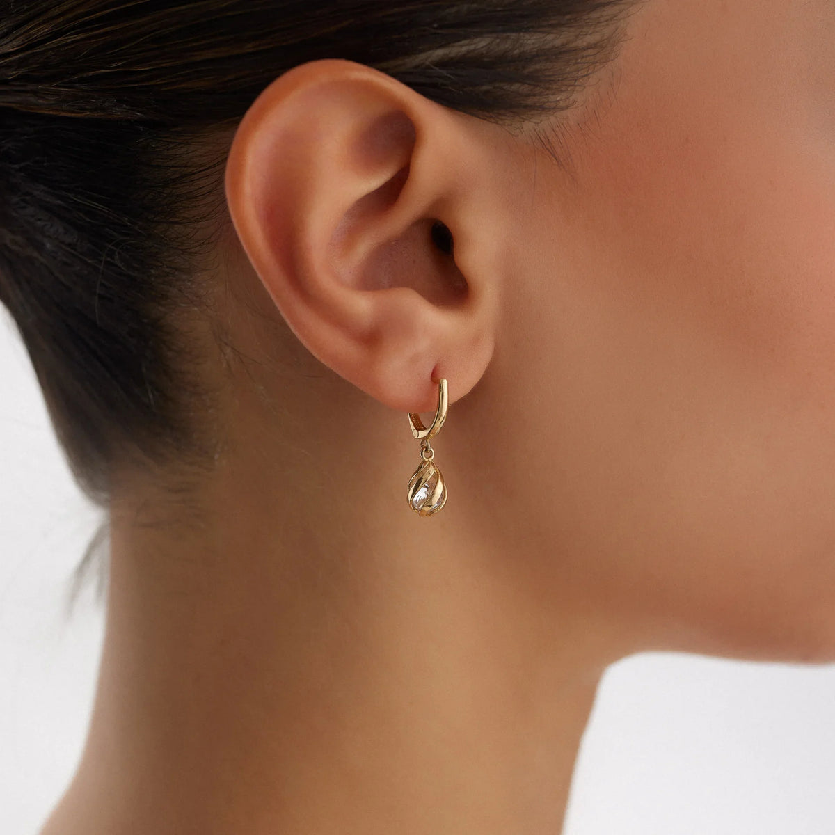 14 Ayar Altın Taşlı Damla Sallantılı Halka Küpe