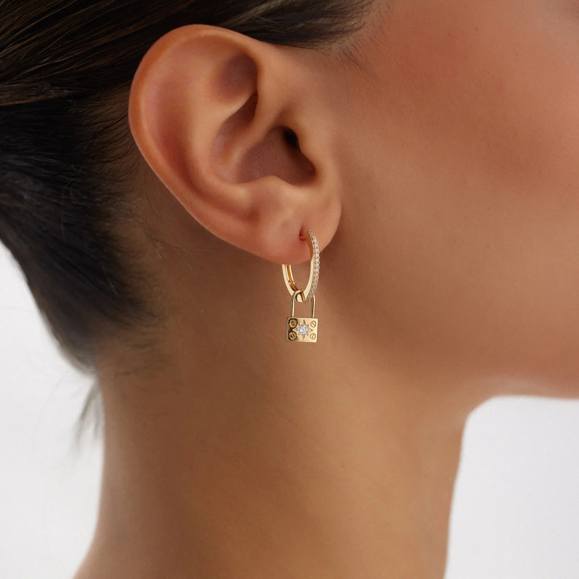 14 Ayar Altın Kilit Sallantılı Halka Küpe