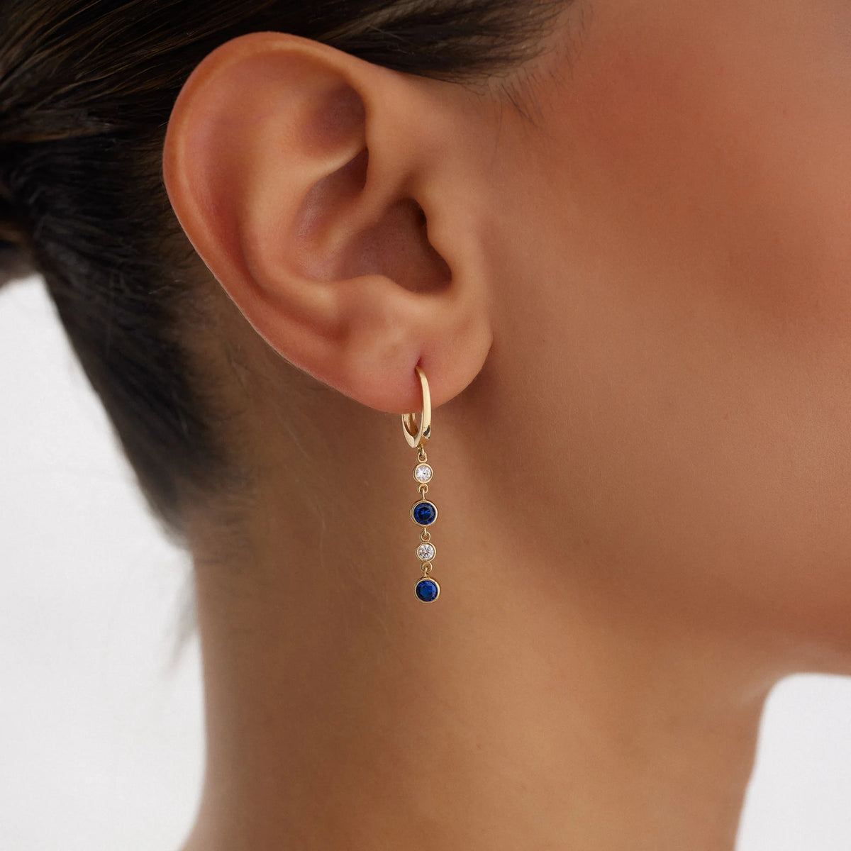 14 Ayar Altın Sıralı Taşlı Sallantılı Küpe