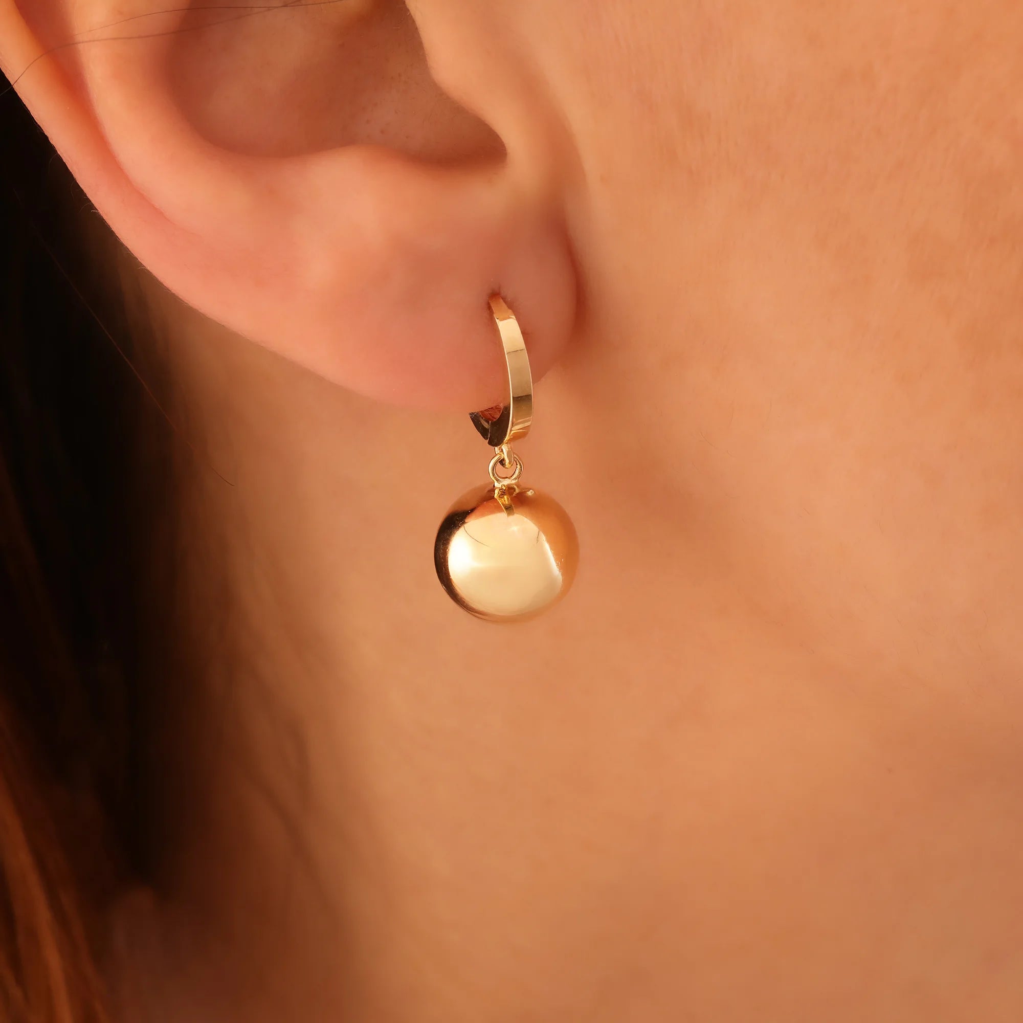 14 Ayar Altın Sallantılı Top Küpe