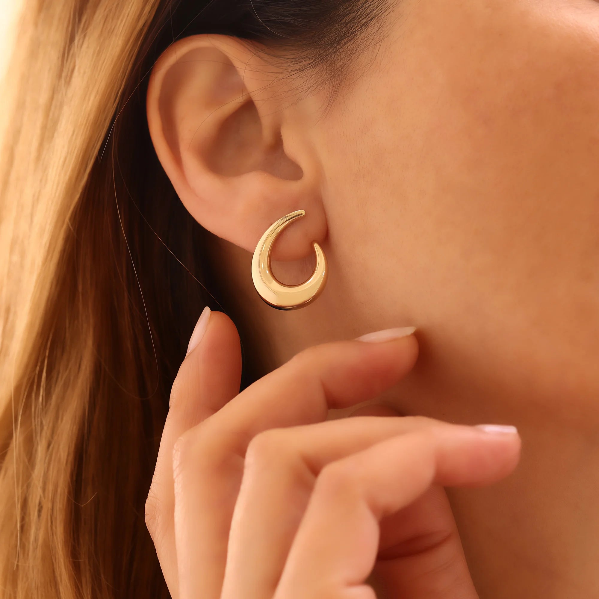 14 Ayar Altın Kavisli Küpe