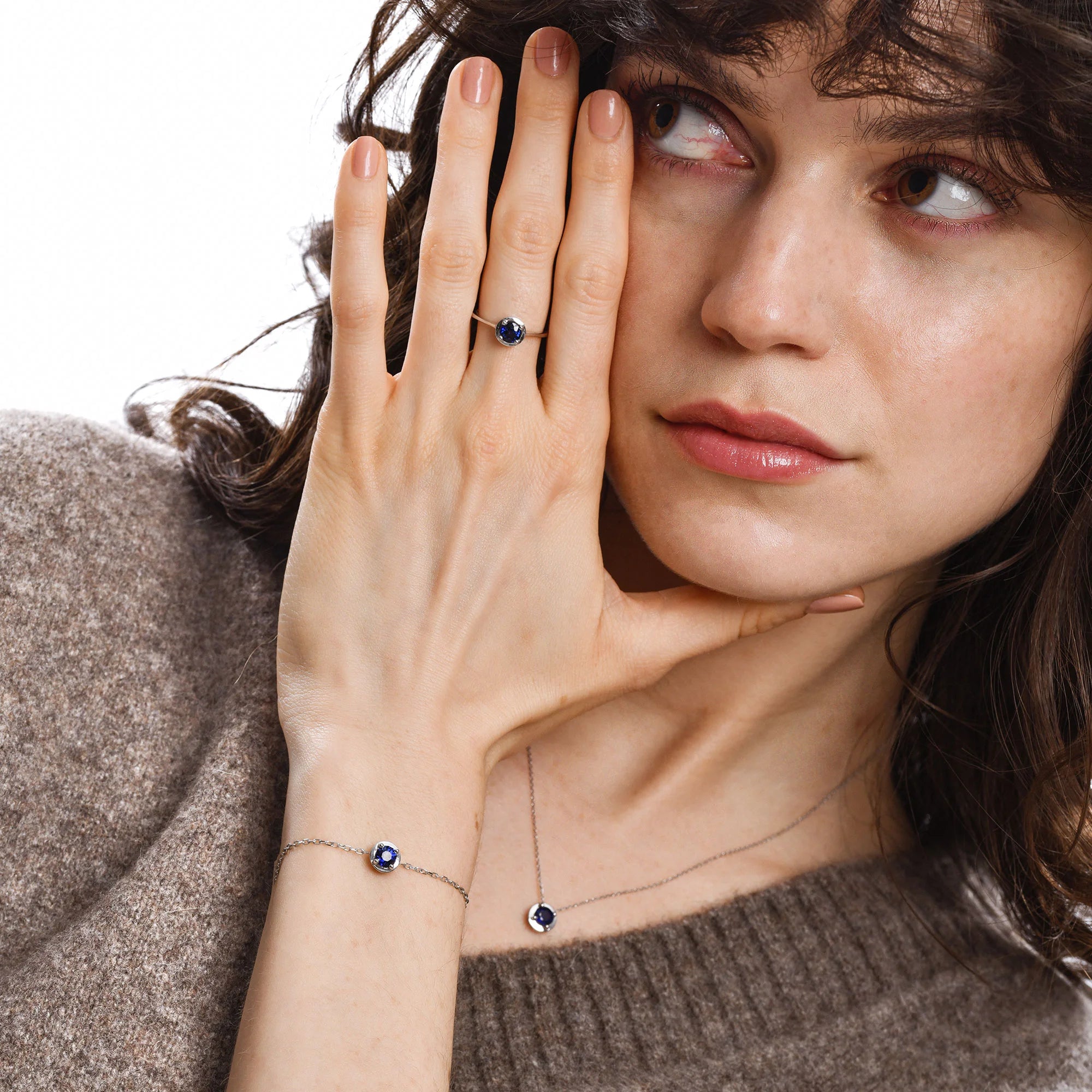 14-Ayar-Altin-Round-Safir-Set