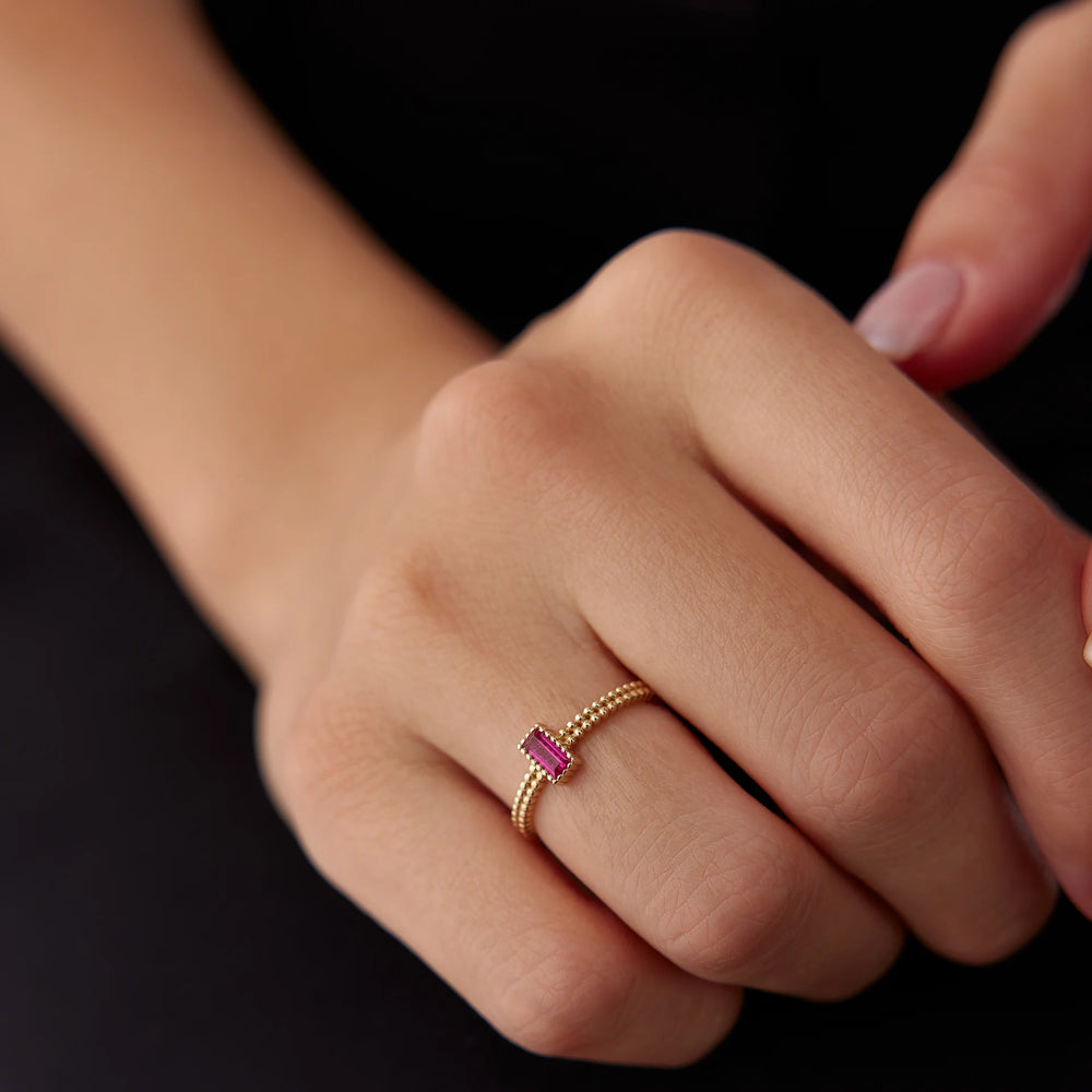 14 Ayar Altın Garnet Taşlı Sıralı Tohum Yüzük