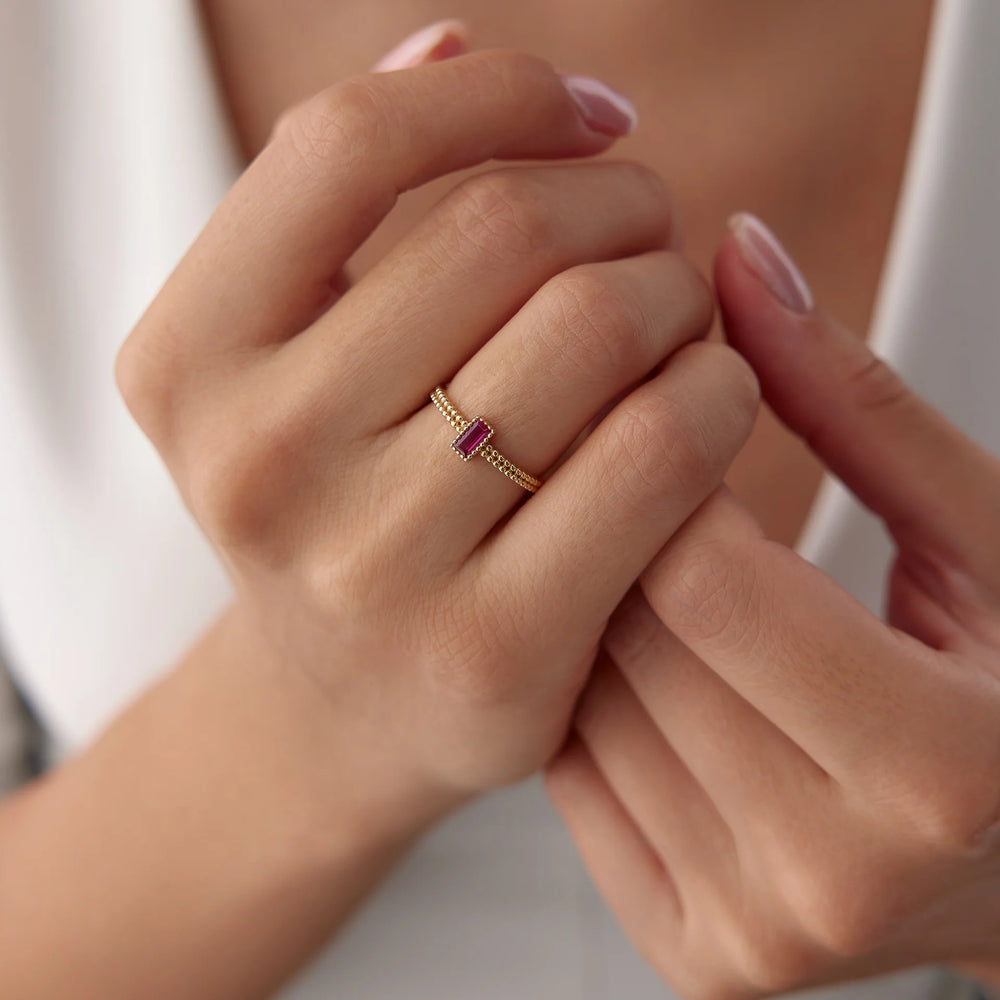 14 Ayar Altın Garnet Taşlı Sıralı Tohum Yüzük