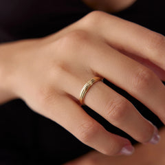 14 Ayar Altın Çizgili Yüzük