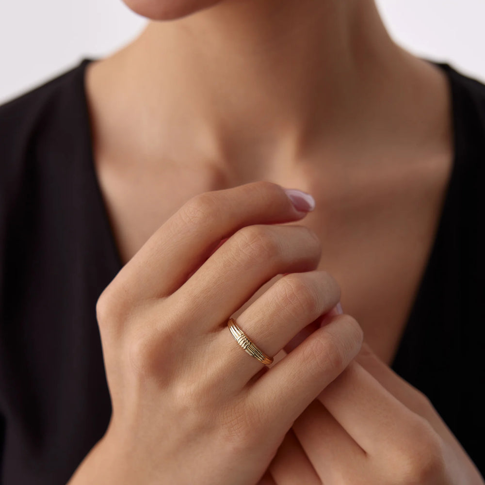 14 Ayar Altın Çizgili Yüzük