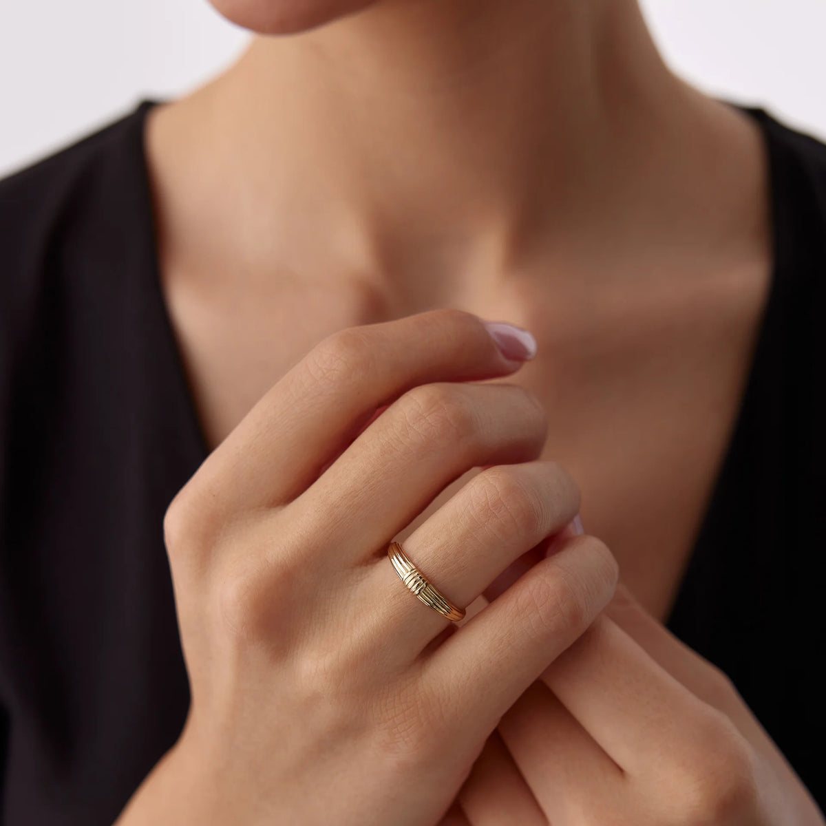 14 Ayar Altın Çizgili Yüzük