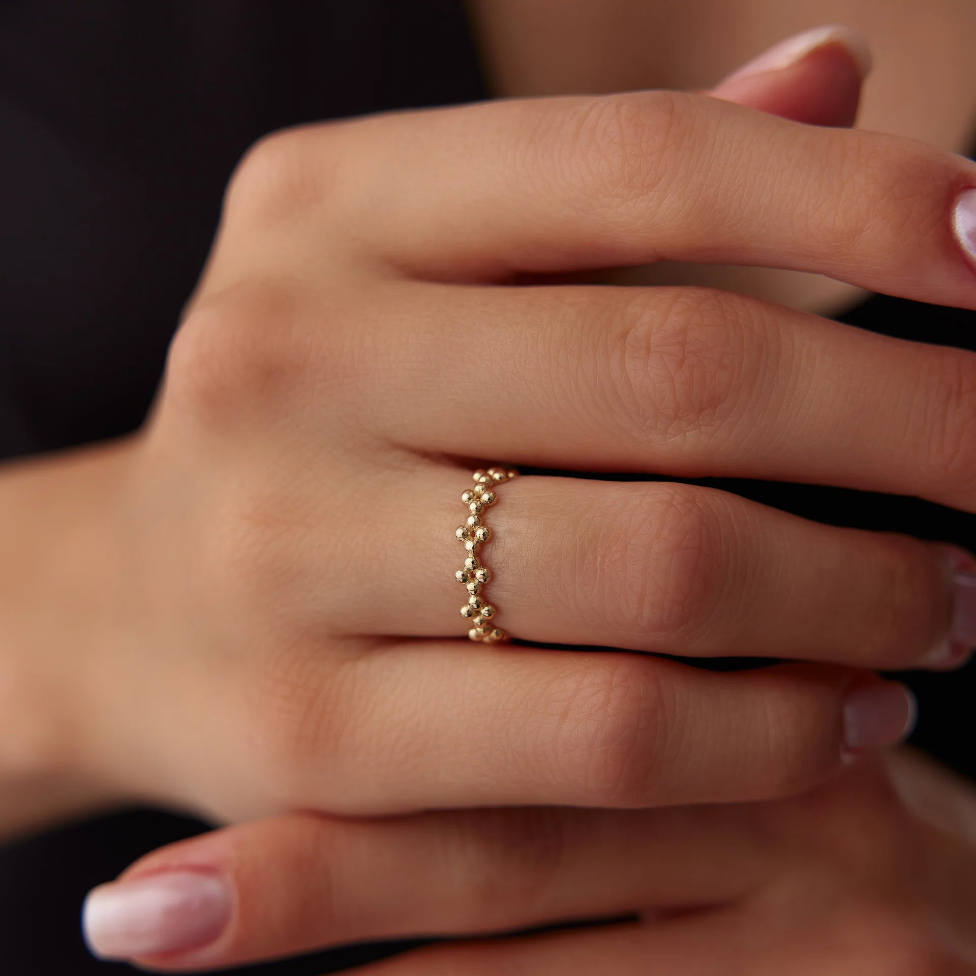 14 Ayar Altın Sıralı Çiçek Yüzük