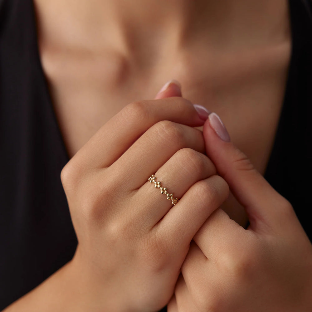 14 Ayar Altın Sıralı Çiçek Yüzük