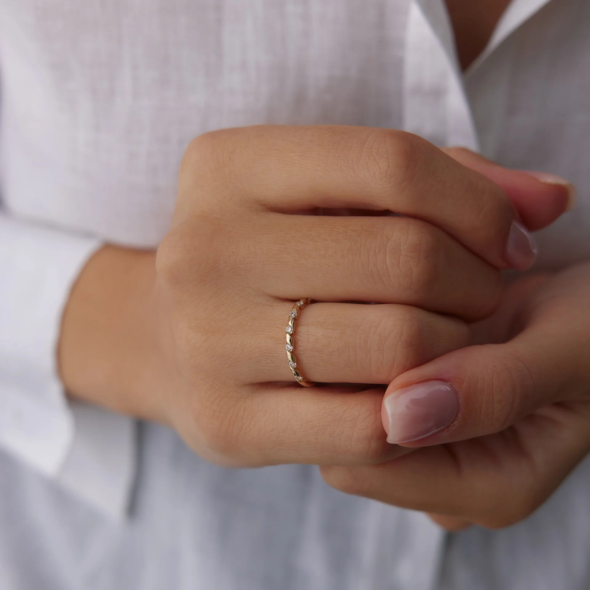 14 Ayar Altın Taşlı Sarmal Yüzük