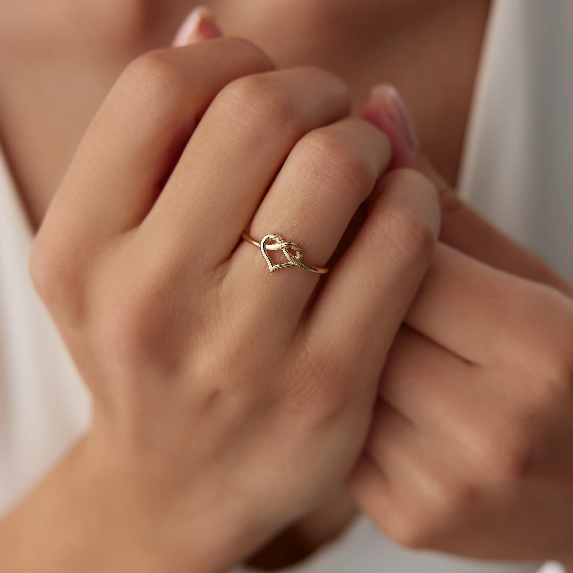 14 Ayar Altın Kalpli Düğüm Yüzük