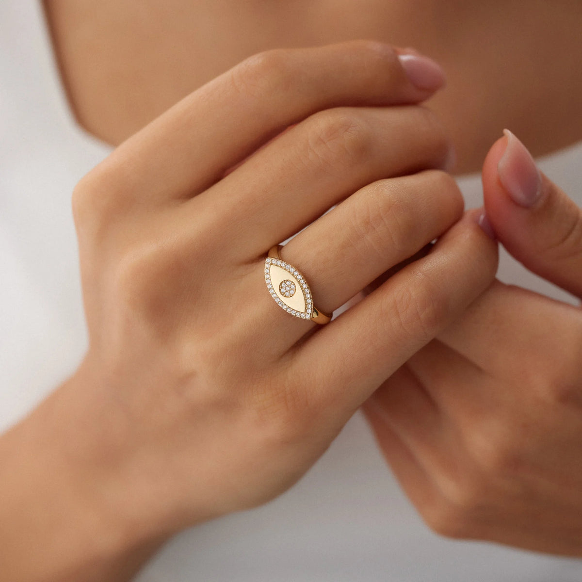 14 Ayar Altın Taşlı Göz Yüzük