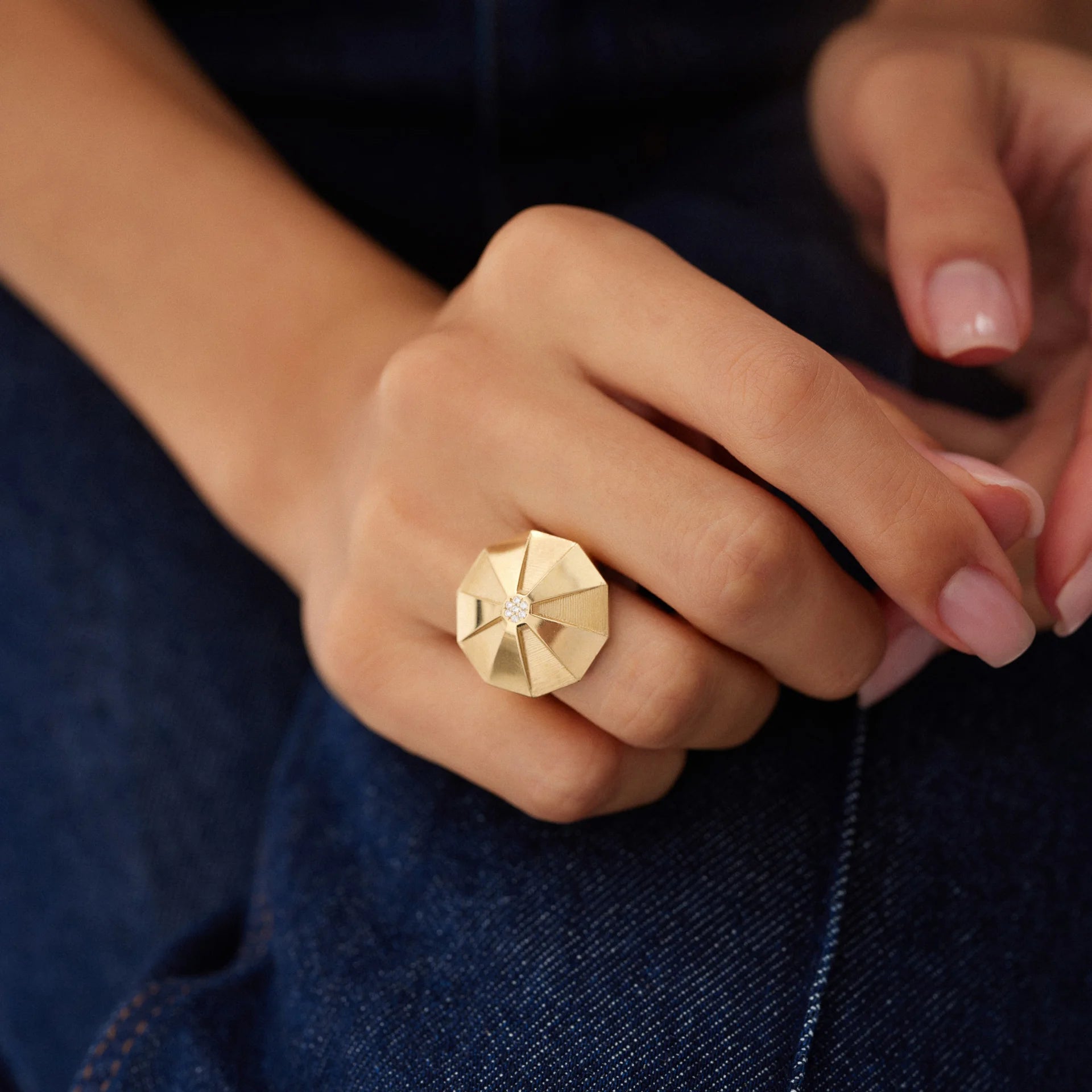 14 Ayar Altın Çiçek Desen Şövalye Yüzük