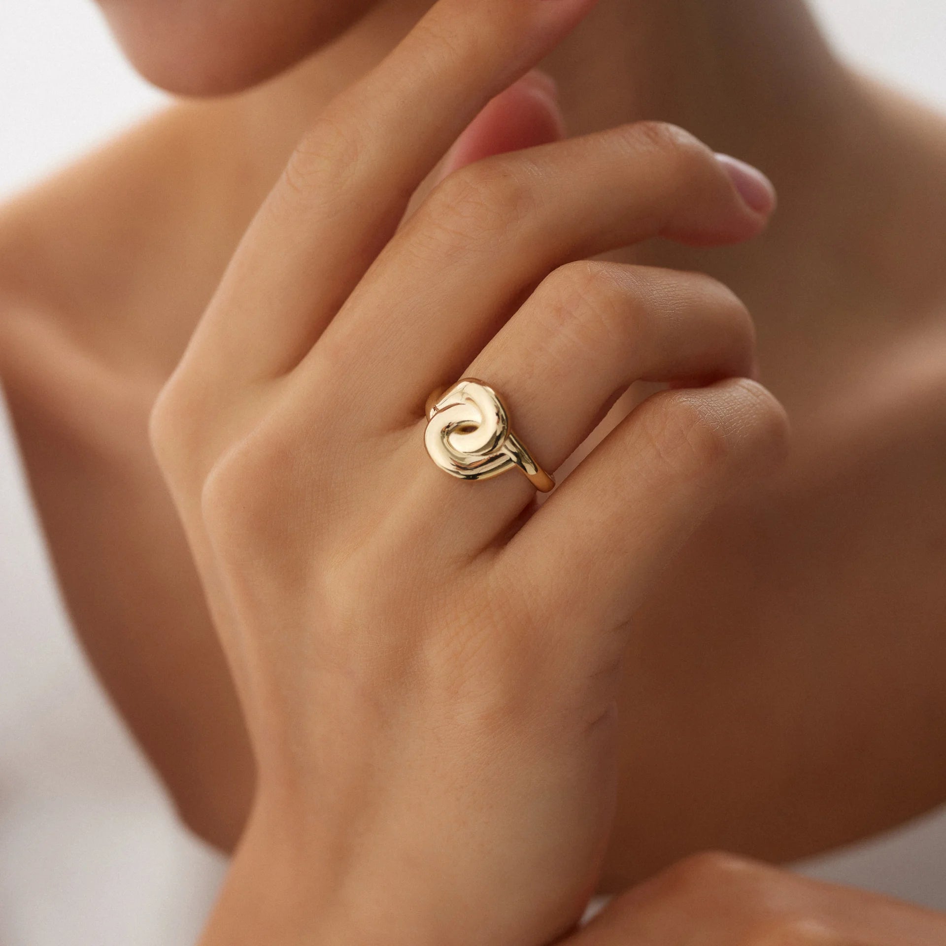 14 Ayar Altın Döngü Yüzük