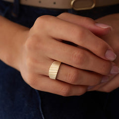 14 Ayar Altın Çizgi Yüzük