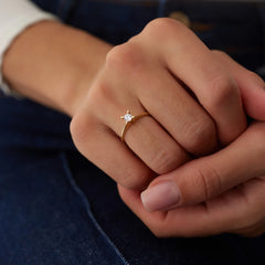 14 Ayar Altın Dört Tırnak Tektaş Yüzük